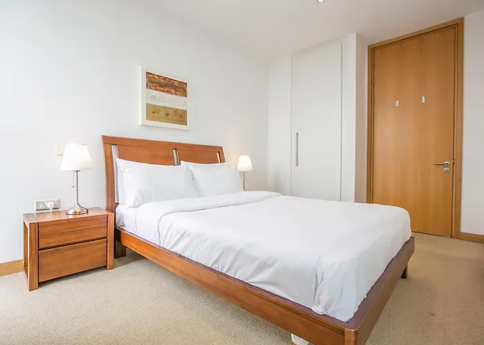 Ifsc Townhouse Apartments