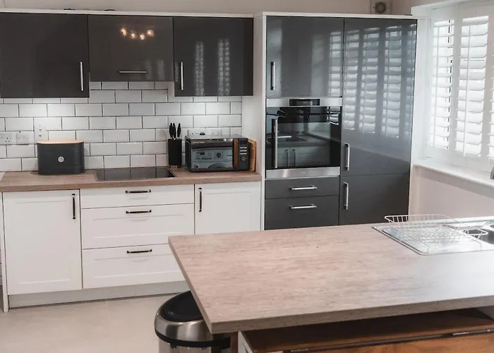 Charming 2-Bed House By Brookland Stays In Jersey Free Wi-Fi & Parking Included