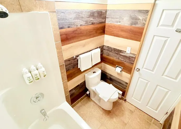 Travelodge By Wyndham Golden Sportsman Lodge