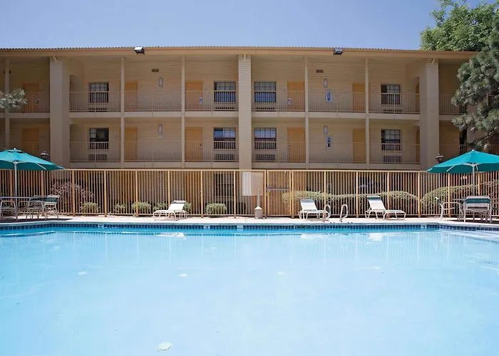 Travelodge By Wyndham Golden-Denver