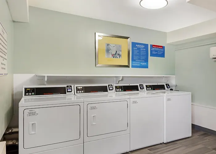Best Western Plus Holiday Sands Inn&Suites