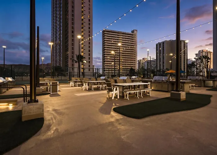 Waikiki Banyan Condo - Diamond Head & Ocean Views With Lanai & Parking