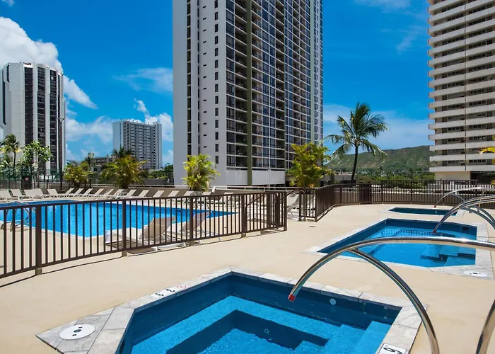 Waikiki Banyan Condo - Diamond Head & Ocean Views With Lanai & Parking