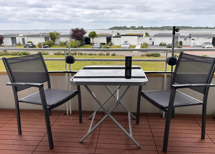 Appartement mit Balkon und Meerblick