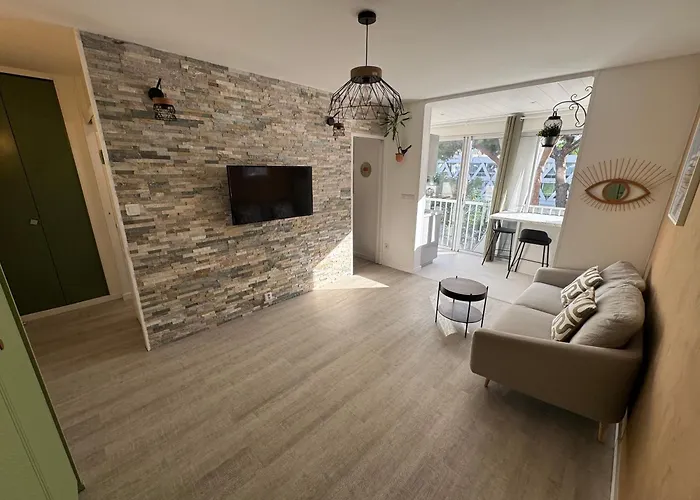 Studio Cosy 30 M2 Climatise Au Centre Ville De Lgm