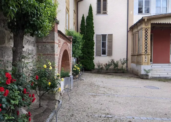Königliche Villa Appartement mit Balkon