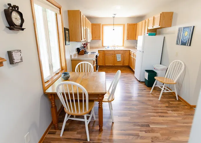 Bass Creek'S Cozy Outback Country Retreat
