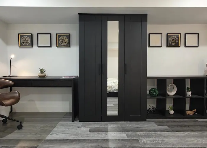 Renovated Guest Suite Near The Lake & High Park In Toronto!