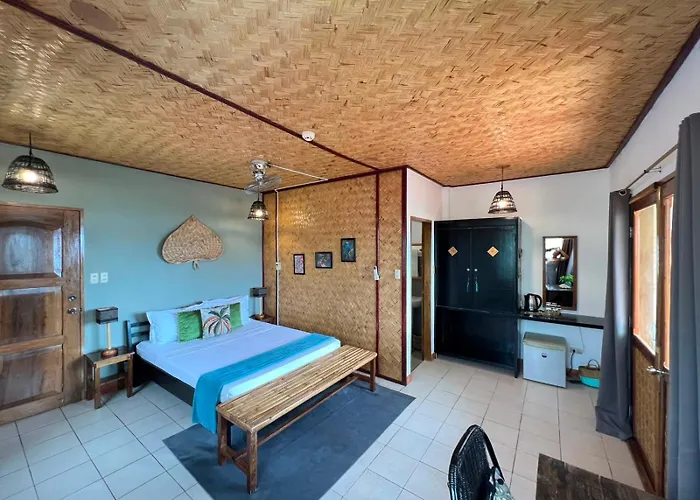 Golden Monkey Beach Hotel