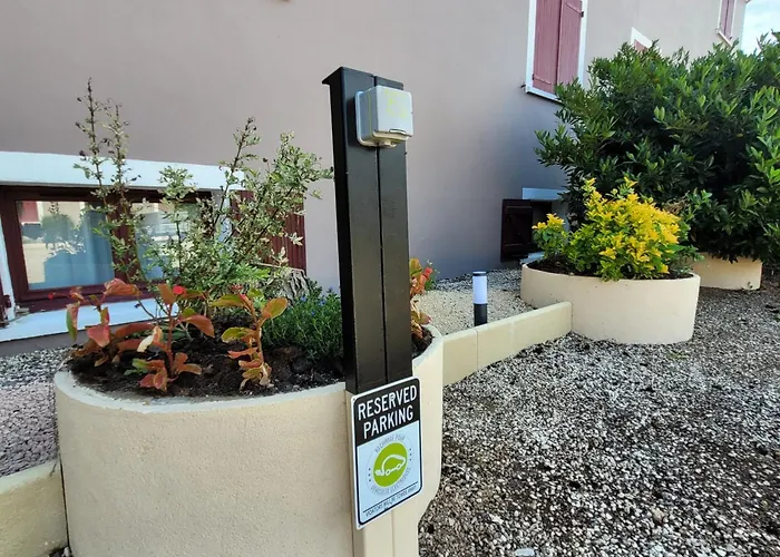 Logis Hotel Le Merle Blanc