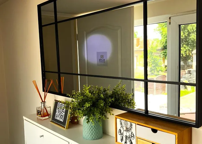 Elite Residence - Modern 2BR - Sleeps 6 - FREE Parking