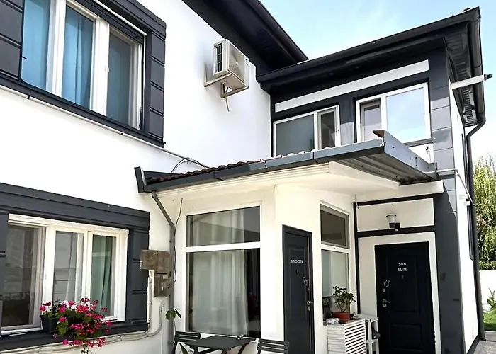 Elite Residence - Modern 2BR - Sleeps 6 - FREE Parking