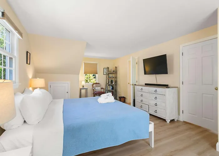 Sunroom Mins To Beaches Views Of Marsh
