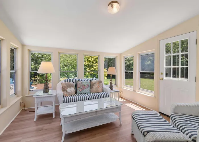 Sunroom Mins To Beaches Views Of Marsh