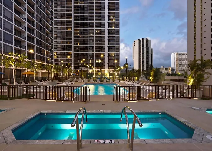 Diamond Head Views Retreat With Pool, Parking & Near Waikiki Beach