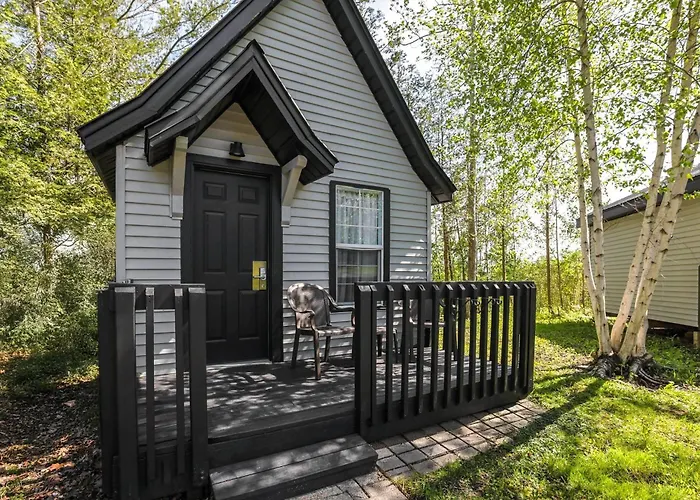 Super 8 By Wyndham Gananoque - Country Squire Resort