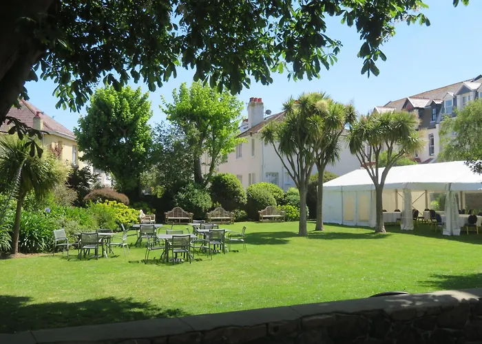Ommaroo Hotel