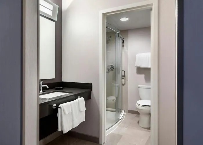 Courtyard By Marriott Pittsburgh Airport