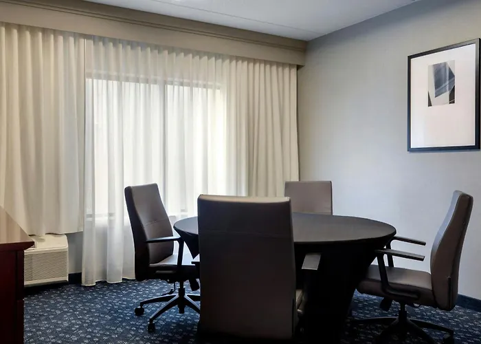 Courtyard By Marriott Pittsburgh Airport