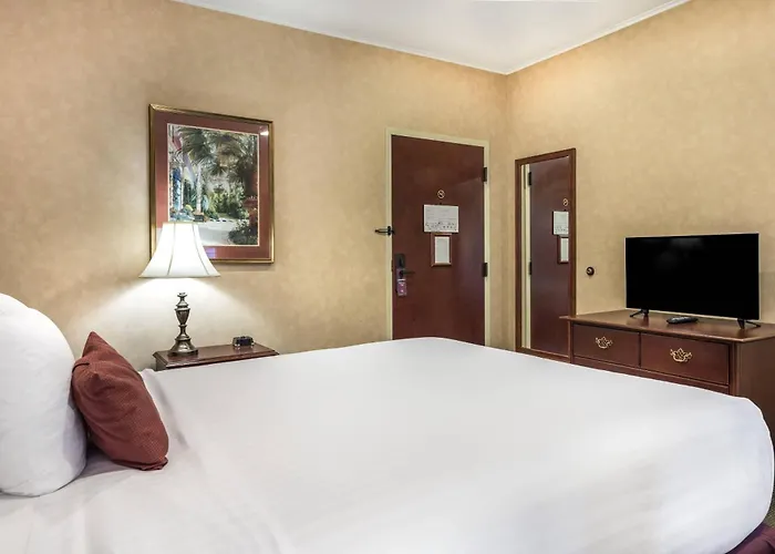 Traditions Hotel & Spa Johnson City - Binghamton, An Ascend Collection Hotel