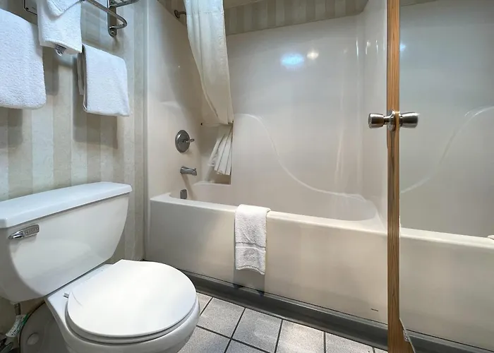 Quality Inn & Suites Gibsonia - Pittsburgh North