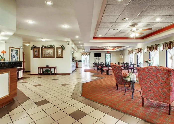 Quality Inn & Suites Clinton - Jackson West