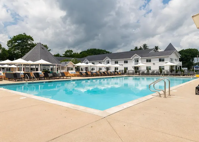 Driftaway Hotel And Pool
