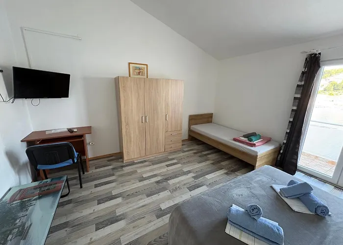 Apartments Peronja Jelsa Seafront