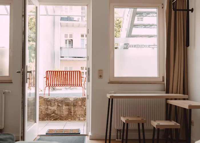 Das Haus zur Rothen Thür 2