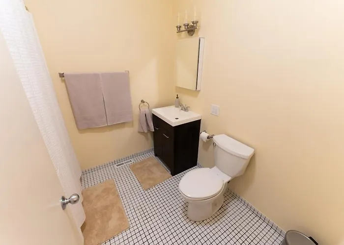 Bucktown Private Condo