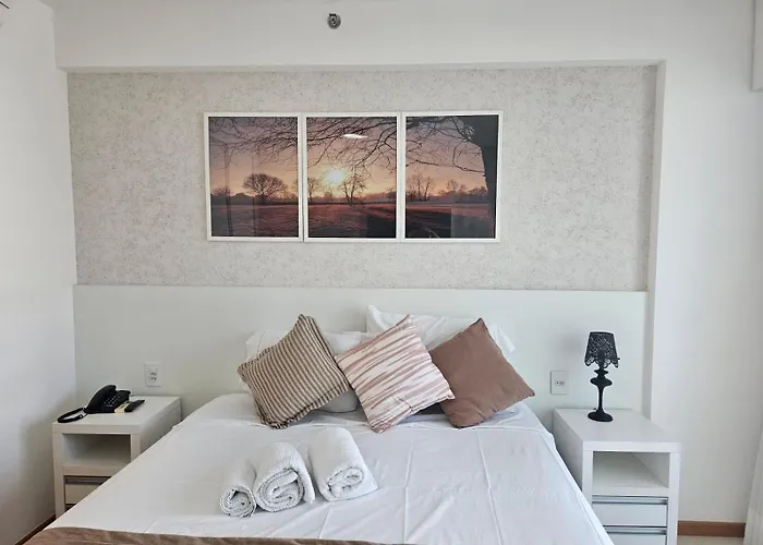 Flat Confortável e completo para Família ou a Trabalho, ao lado dos Ministérios e ESPLANADA, grande,com academia e no centro da cidade, em Saint Moritz Brasília Hotel