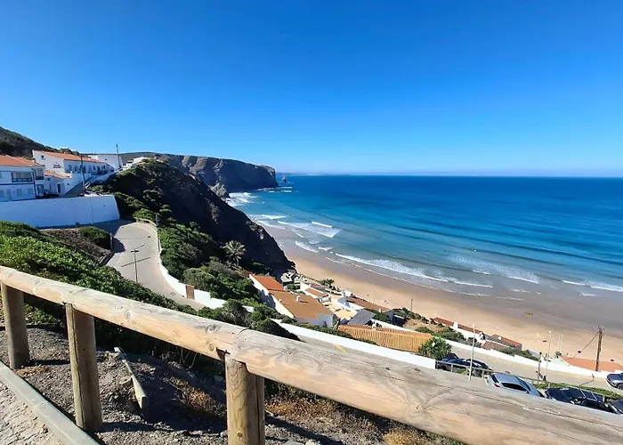 Arrifana Beach- T2 Sun&Surf Flat