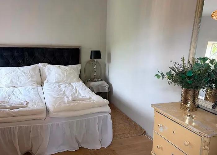 Kyrkstallet 1 Historiskt Med Baesta Laege Graenna