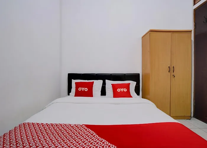 Oyo 92725 Regol Srimahi Residence