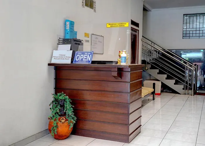 Oyo 92725 Regol Srimahi Residence