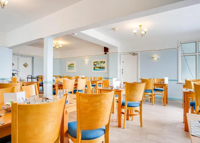 Oyo Godolphin Arms Hotel