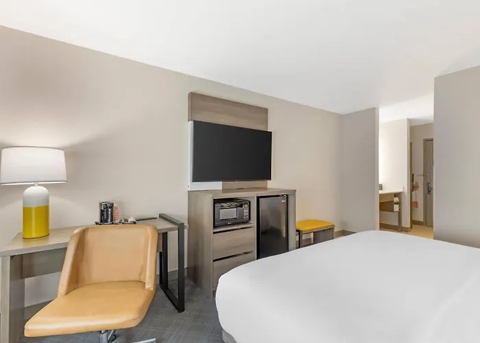 Comfort Inn & Suites Summerset - North Rapid City