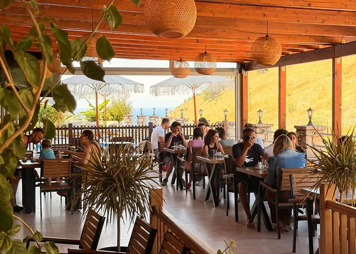 Karos Hotel Llaman Himarë