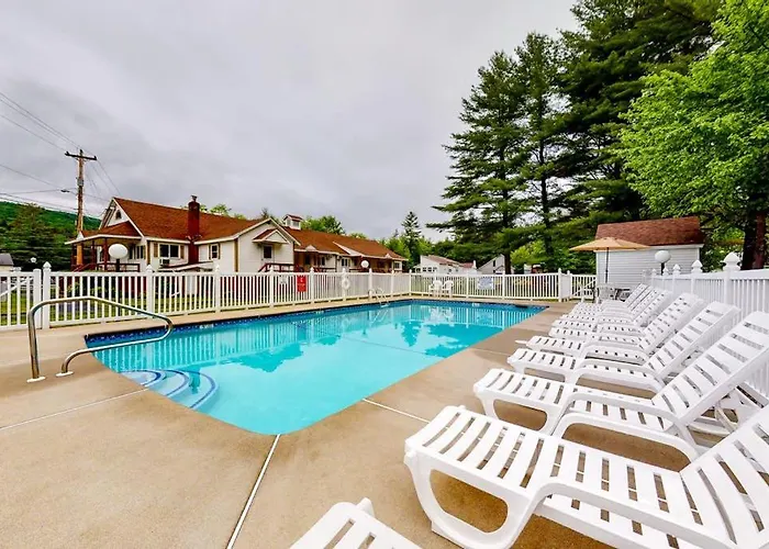 Eclectic Studio Cabin W/ Kitchenette, Free Wifi, Riverfront Location & More