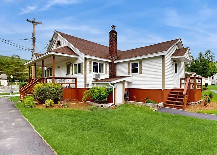 Eclectic Studio Cabin W/ Kitchenette, Free Wifi, Riverfront Location & More