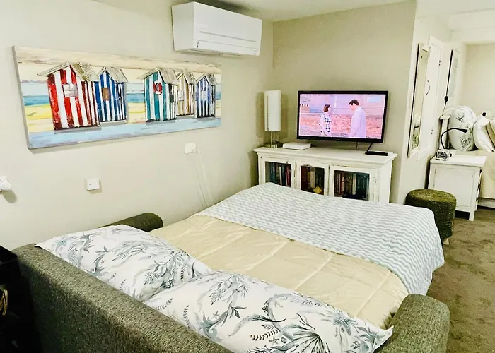Whitby Studio - 200M To Mairangi Bay Beach