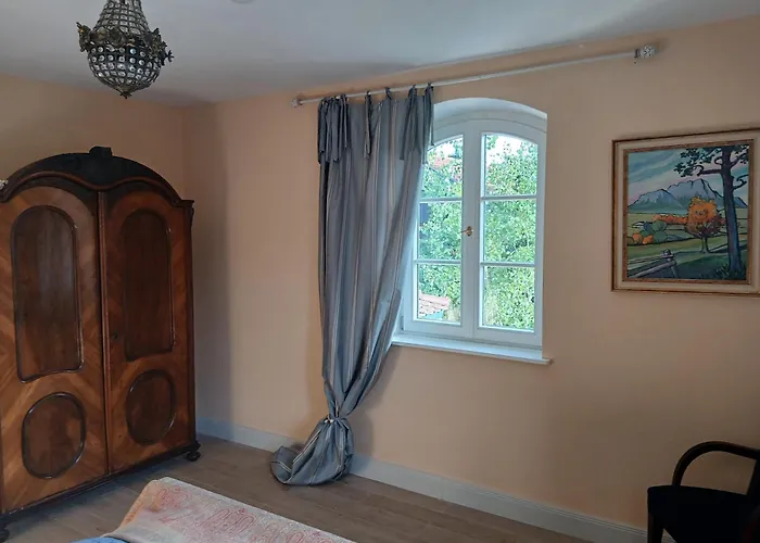 Ferienwohnung in seenaher Künstlervilla in Gstadt