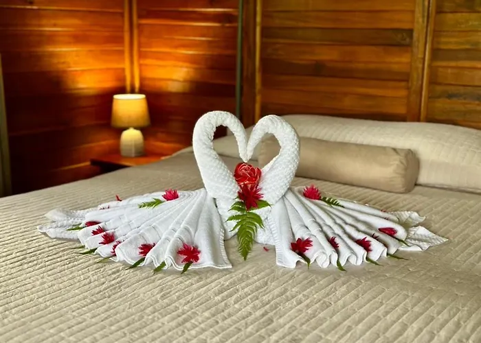 Cabanas Los Laguitos Rio Celeste