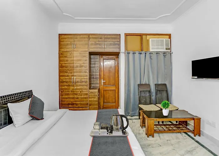 Townhouse Metro Inn Residency Near Iskcon Temple Noida