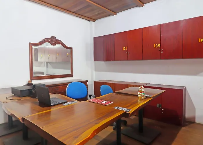 Oyo 91807 Kemalasari Guesthouse