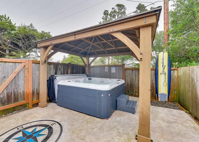 Westport Home W/ Hot Tub: 2 Blocks To Beach!