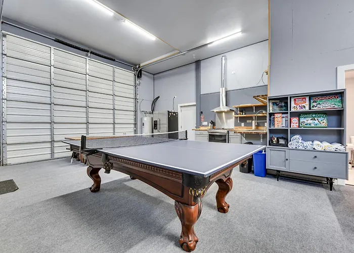 Westport Home W/ Hot Tub: 2 Blocks To Beach!