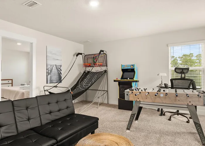 Mins To The Beach/King Beds/Arcade-Snowbird Deals!