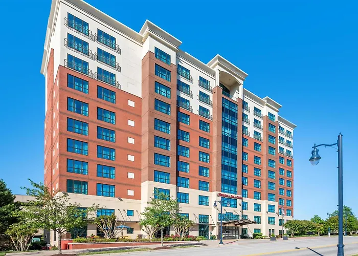 Hampton Inn & Suites National Harbor-Newly Renovated
