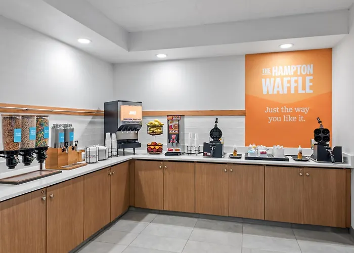Hampton Inn & Suites National Harbor-Newly Renovated